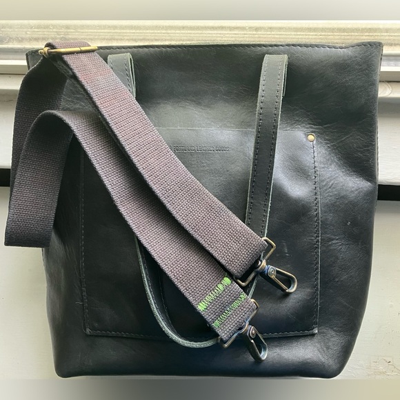 SMOOTH BLACK Portland Leather Goods Full Sized Zippered Crossbody tote FSCB - Picture 5 of 13